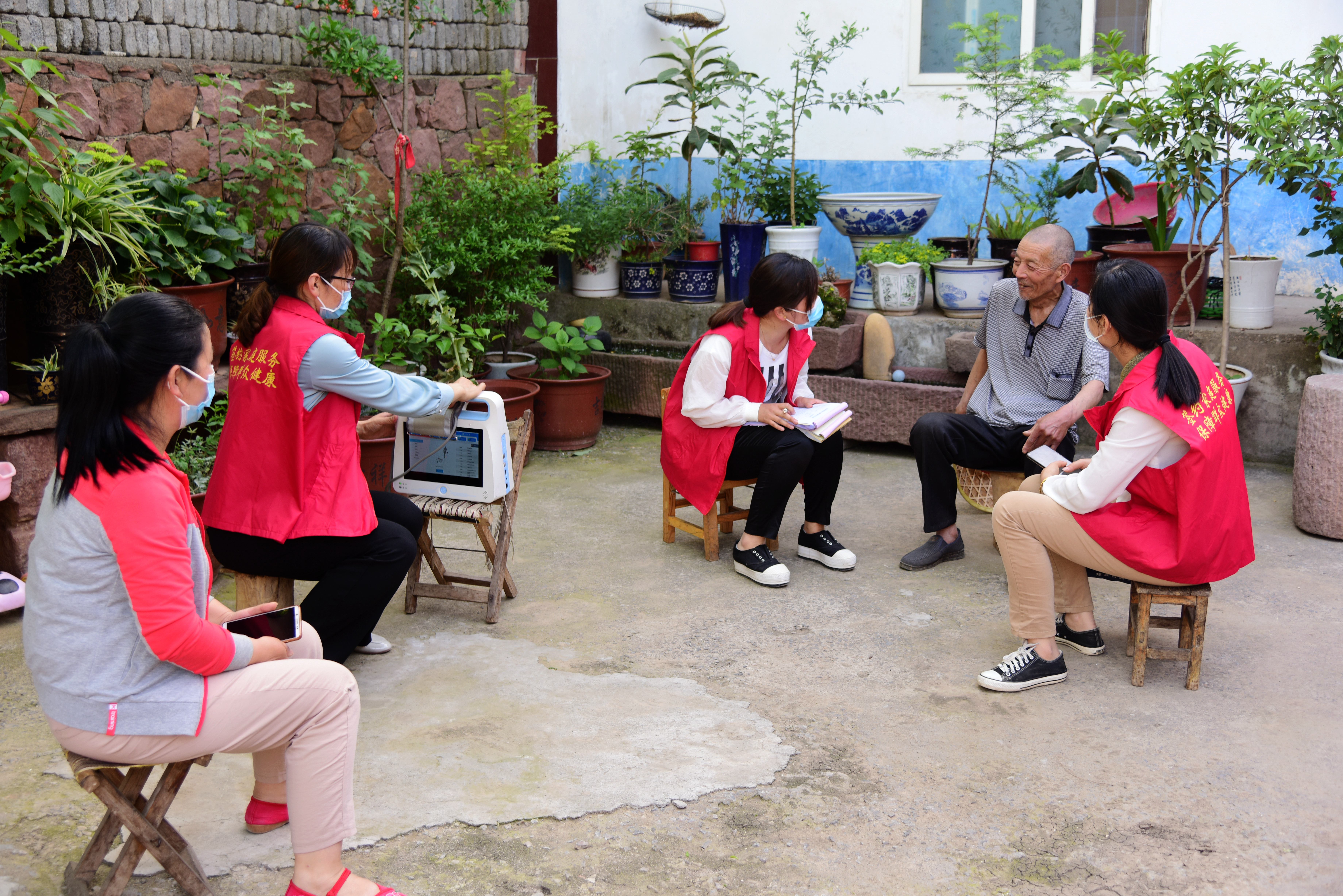 帮扶村换新颜,脱贫攻坚山村旧貌换新颜完整版