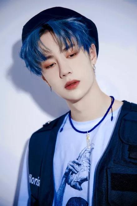 王一博迷人眼妆,王一博蓝色眼妆