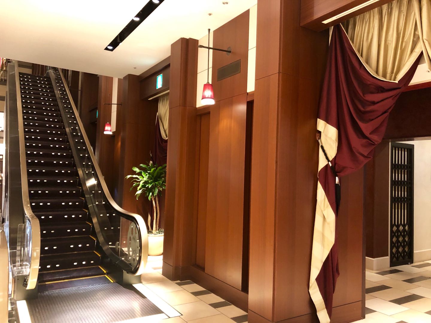 大阪梅田站有什么好吃的东西,大阪梅田适合中年人去的商场