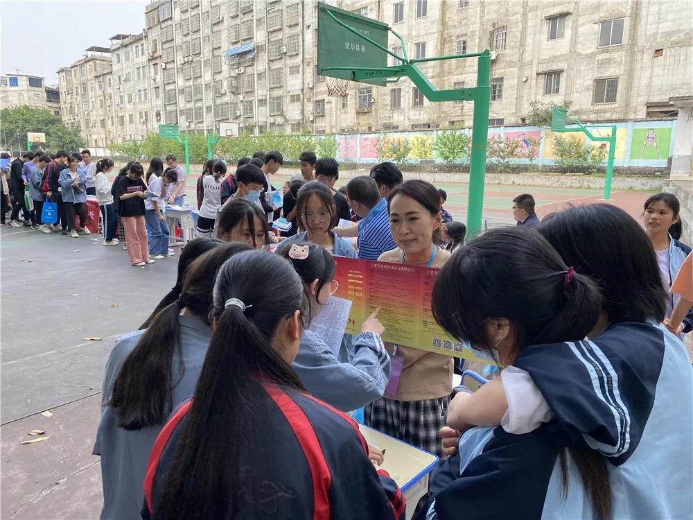 广西高职招生宣传大篷车,2020年南宁中专招生