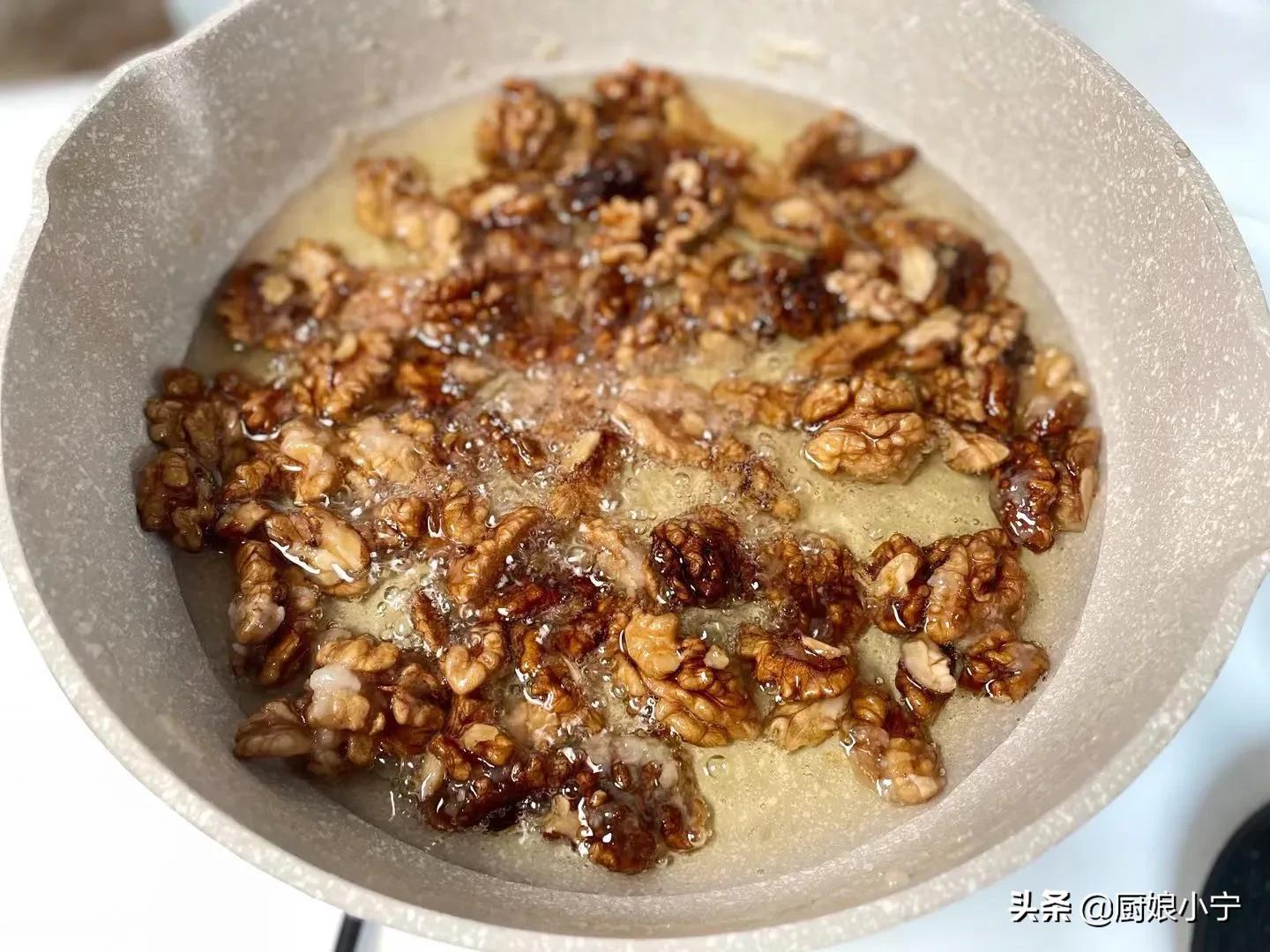 酥脆琥珀核桃仁制作,半斤核桃仁要多少糖做琥珀核桃