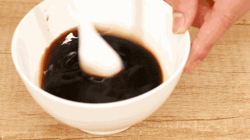 脚气痒的感觉,脚气脚底板走路感觉有个疙瘩