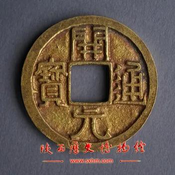 她是真有钱,也是真寂寞