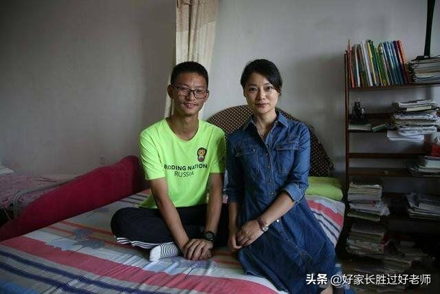 跪谢母亲考生斩获635分,其母亲不仅颜值高,育儿方法更值得学习