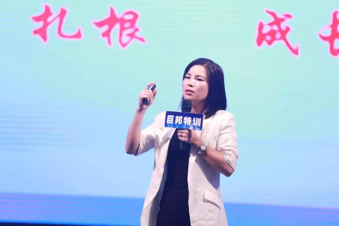 巨邦内训丨与大舅哥共饮度中秋，在美业能量聚集地，为梦想而战