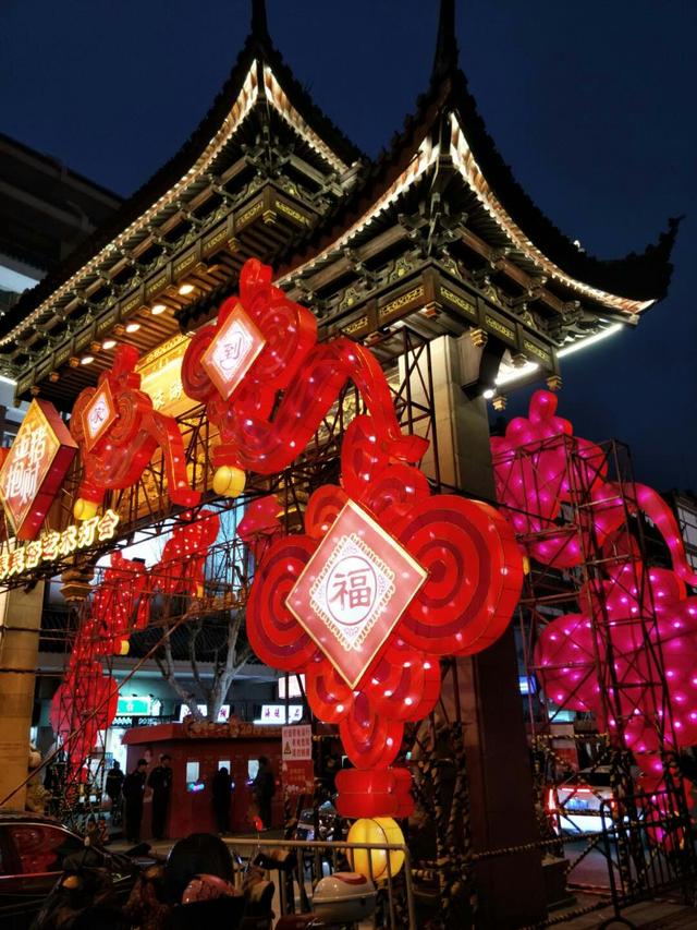 逛老庙看新貌知中华文脉,豫园灯会融入古与今上海味道