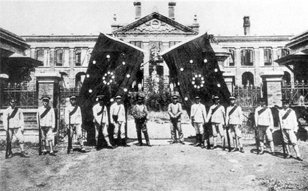 孙中山就任临时大总统，为何很快让给袁世凯？背后原因其实很无奈