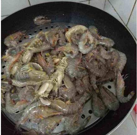 吃几十年才晓得,虾不能直接加水煮,掌握一招,肉质鲜嫩更营养