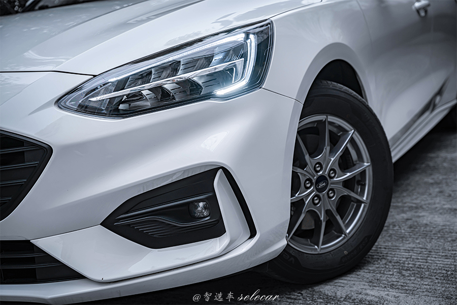 2021福克斯ecoboost180两厢,福克斯2021款三厢180自动锋潮型