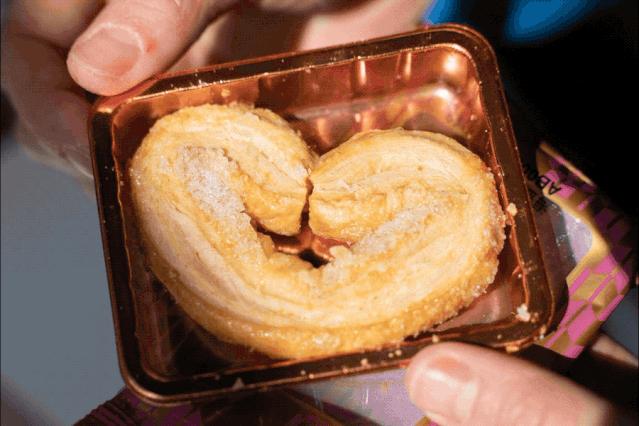 在李佳琪直播间买零食，是个划算的选择吗？