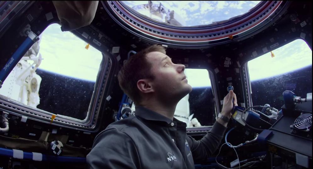 被这个法国帅气宇航员迷倒！网友：法国人真TM浪漫