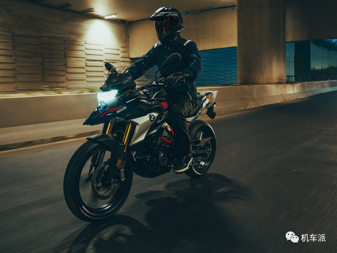 宝马2021款g310r舒适版,宝马g310gs漫画图