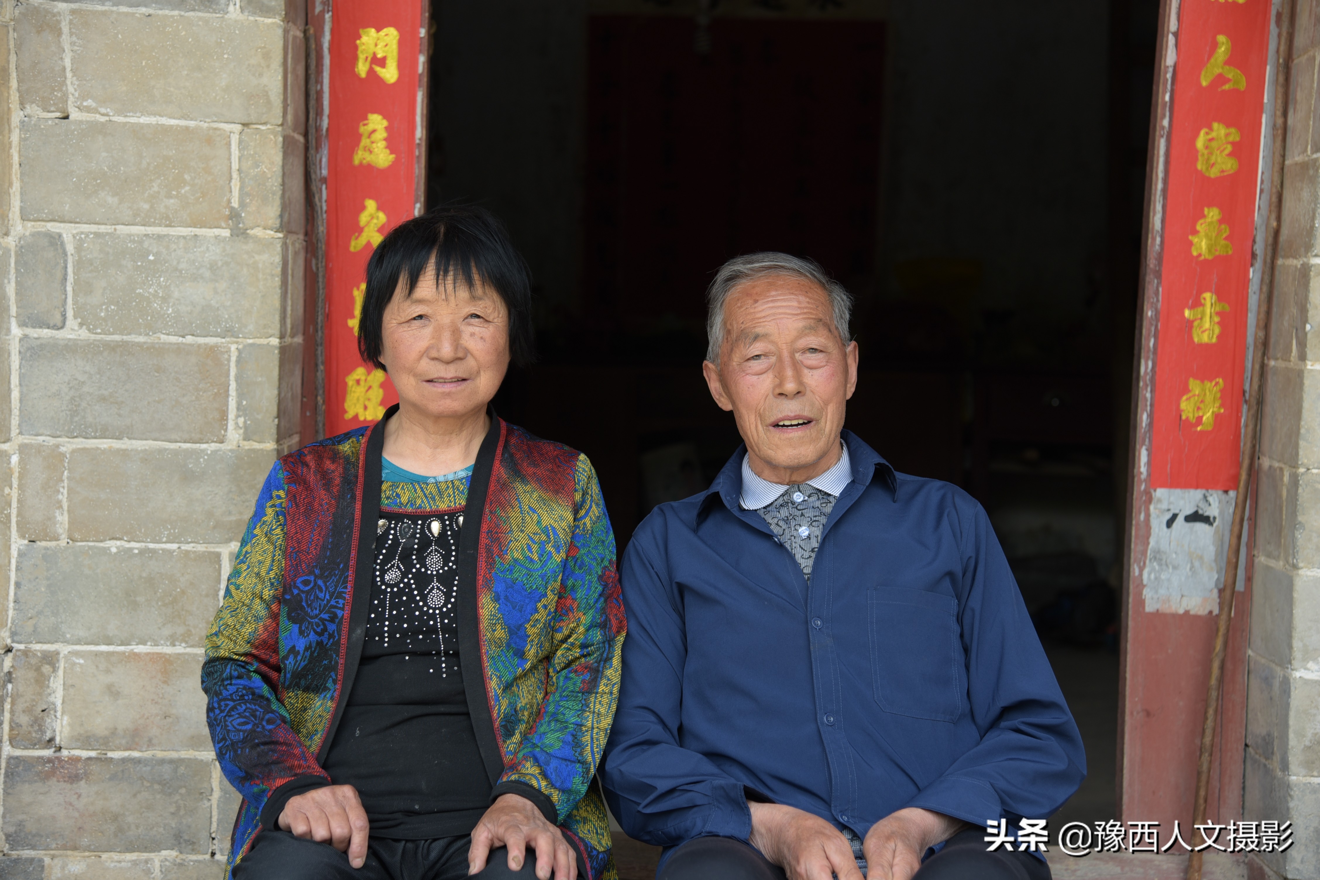 老村医治好脉管炎，两兄弟拿万元酬谢，他仅从毛票中抽出80块