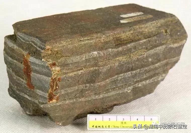 月球陨石与地球矿石的区别,月球陨石和矿石有什么区别