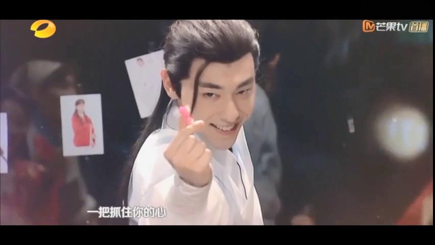 邓伦可爱集锦,面膜伦,傻鸟伦,看了让你心情好起来的小奶伦