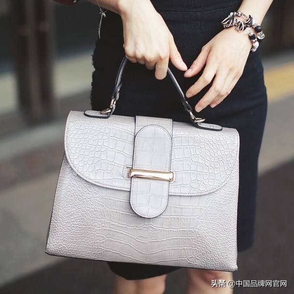 女包种类及适合风格,今年最流行的女包款式有哪些