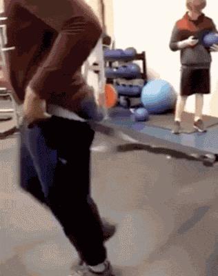 外国人少系列:这是黑人版快手吧?至少也是作死界的王者级别