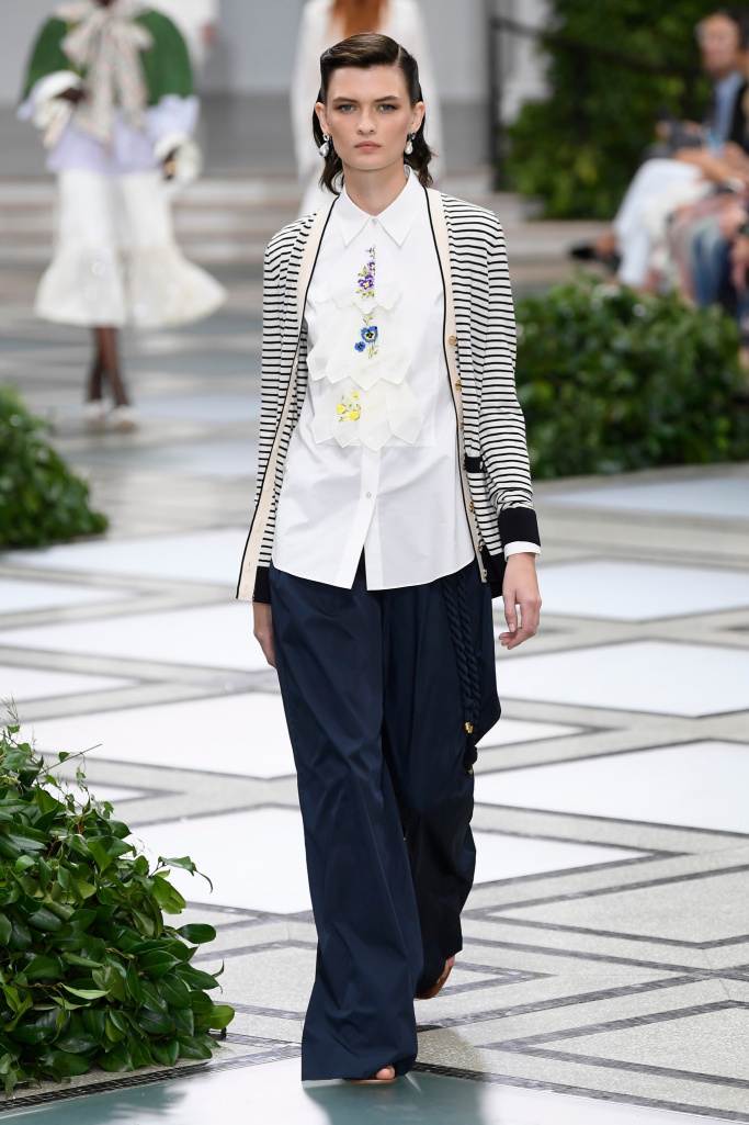 toryburch2020白色刺绣裙子,toryburch小香风裙子