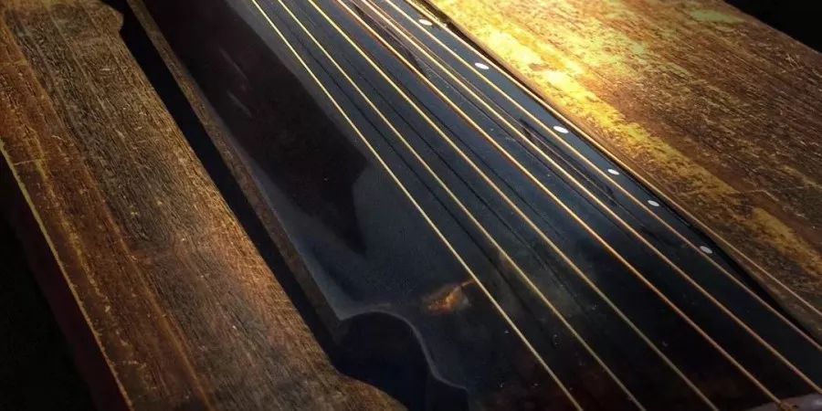 古琴入门怎样选择合适自己的古琴,落霞古琴和伏羲古琴有什么区别