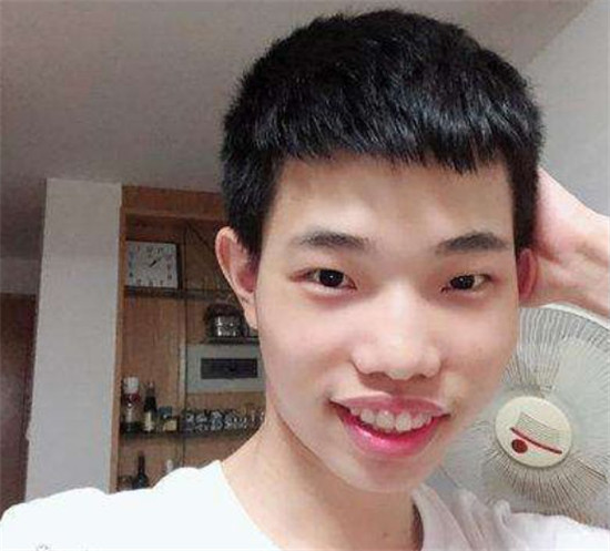 系统都看不下去了！直男主播带妹开黑气炸小姐姐，结局让人笑出声