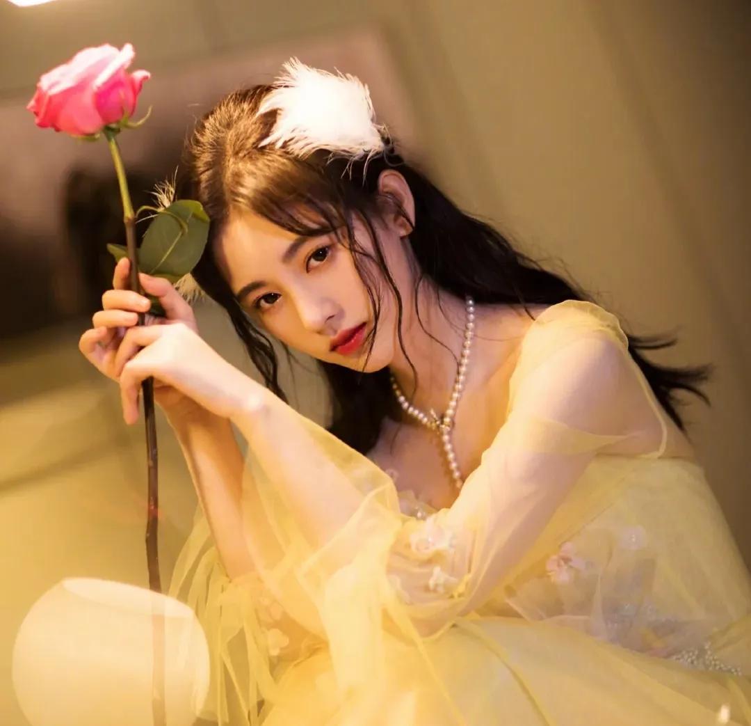 关于鞠婧祎爱豆闺蜜头像,鞠婧祎头像漫画