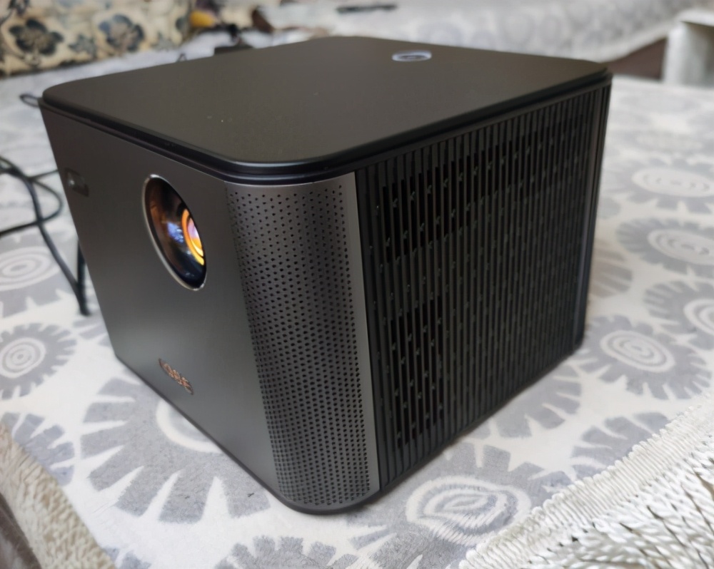 投影仪出租屋推荐便宜,大眼橙家用投影仪