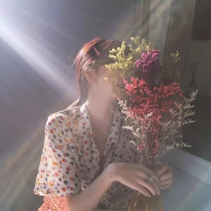 霸气女生闺蜜网名超拽高冷两个字,超好听的闺蜜女生网名