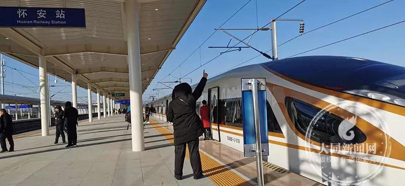 大同高铁开通，记者带你体验“复兴号”“和谐号”新速度