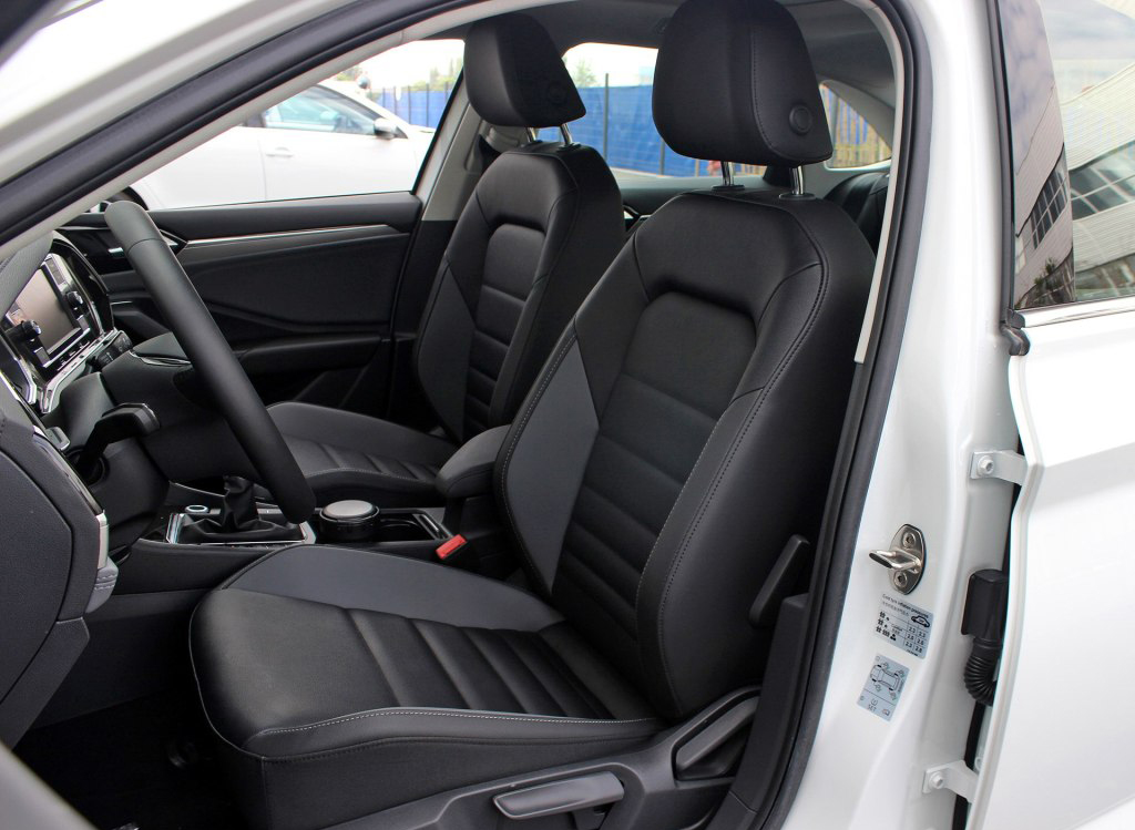 这台“小*萨特帕**”，次低配车型1.2T+5挡手动，13.89万值得买吗？