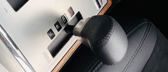 进口硬派越野30万,纯越野车20万左右