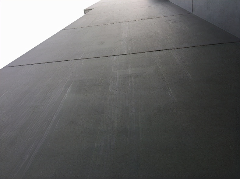 从施工的角度来看，如何预防产生雨痕？