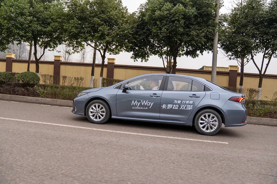 卡罗拉双擎和燃油版驾驶感受,卡罗拉双擎有没有必要买燃油版