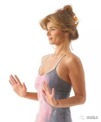 正确的24个四柱瑜伽动作,瑜伽四柱支撑小技巧