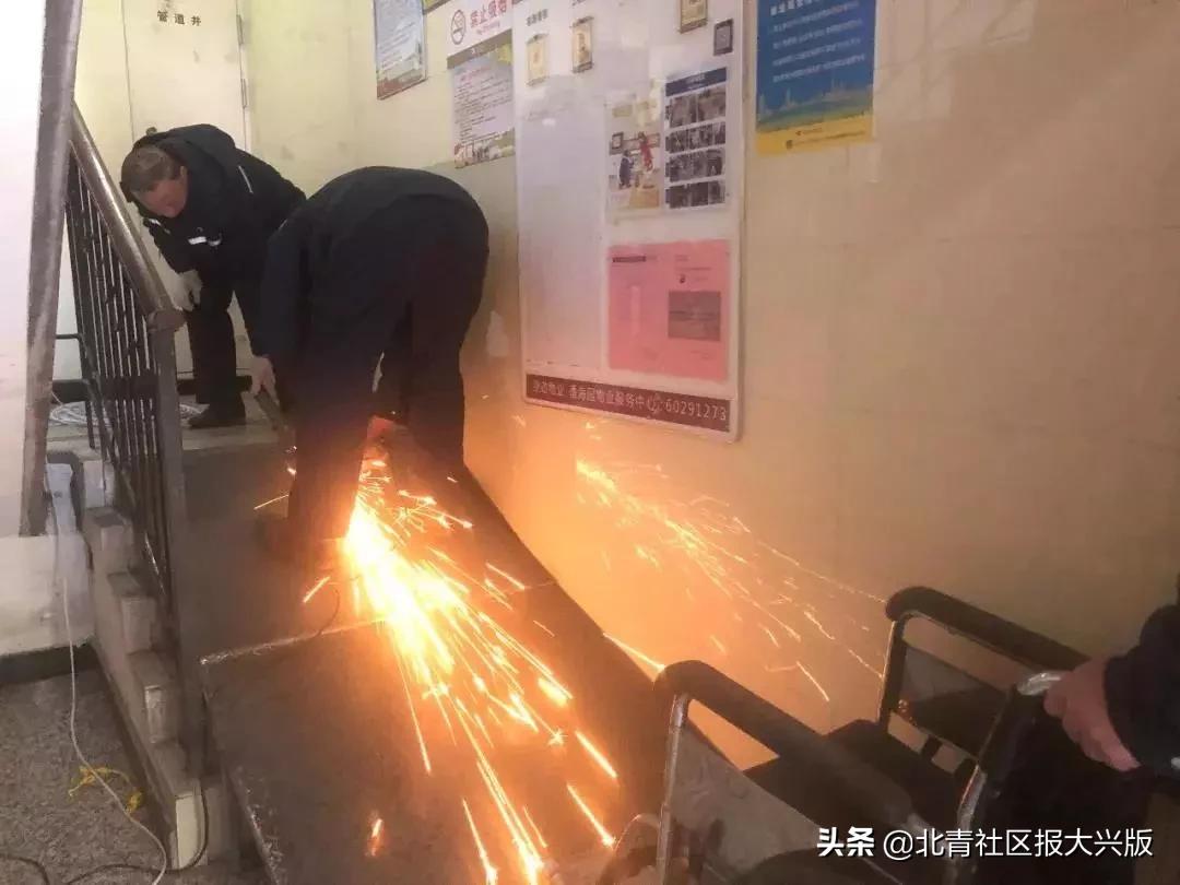 要及时感知社区居民的烦心事,从居民关心的小事为切入点