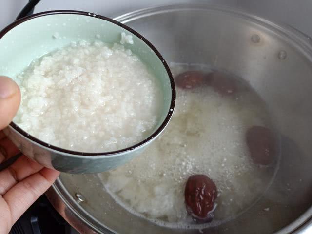 煮银耳的时候怎么能让银耳快出胶,冬季可以怎样吃银耳