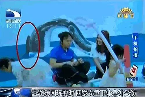 南宁一两岁男童在游乐场摔致骨折！家长索赔，游乐场回复…