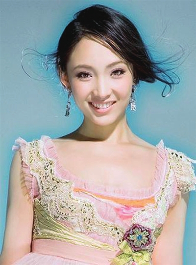 网传为新女友一掷千金，文章发博否认恋情，拖出一个隐藏的明星班