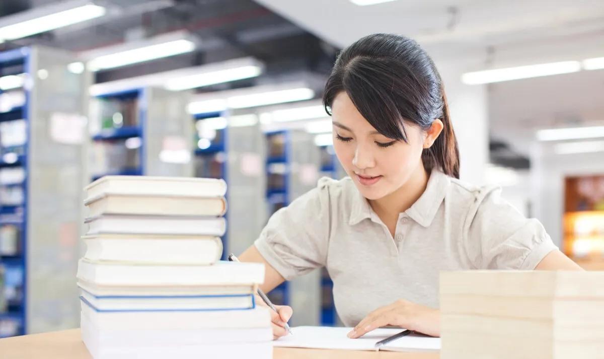 爸爸对远行的女儿说:愿你别踩学姐的坑,不负大学四年好年华