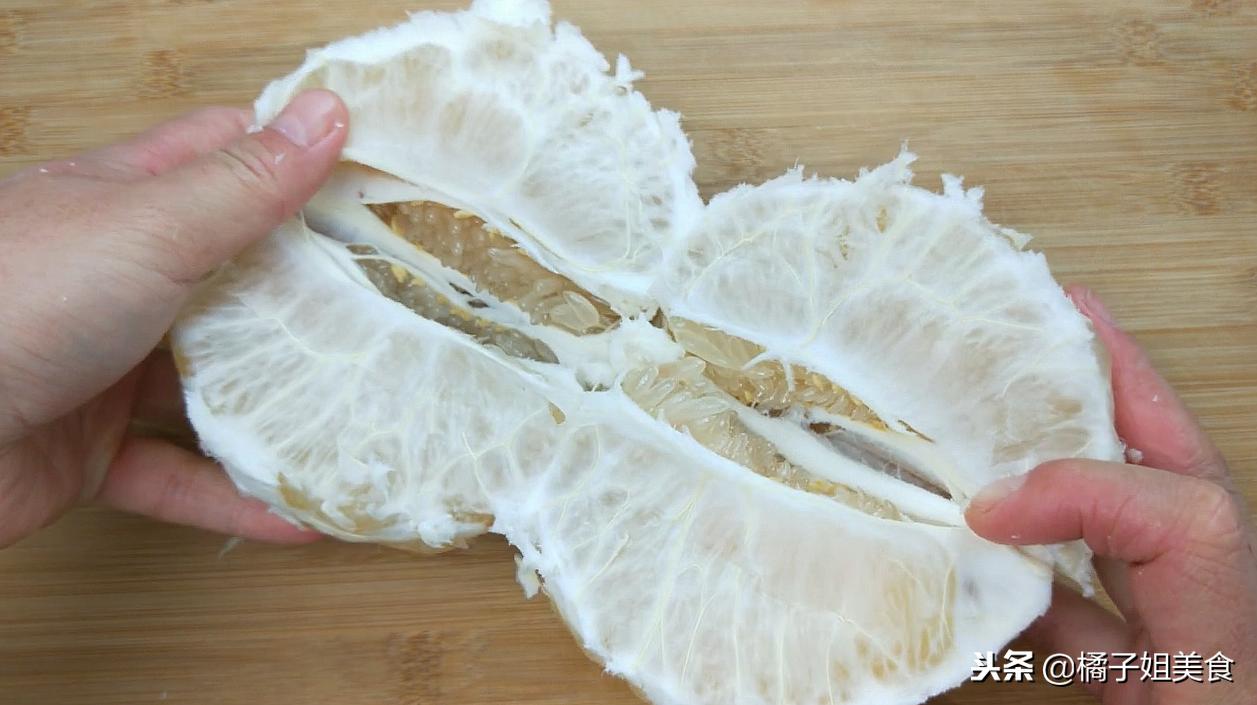 怎样剥柚子又好看又好吃,柚子待客怎么切