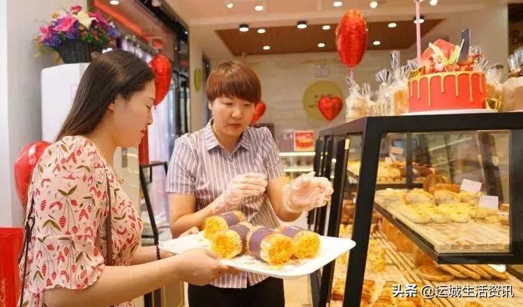 市民排队免费吃蛋糕：运城天鹅湾“生日颂烘焙”开业大酬宾