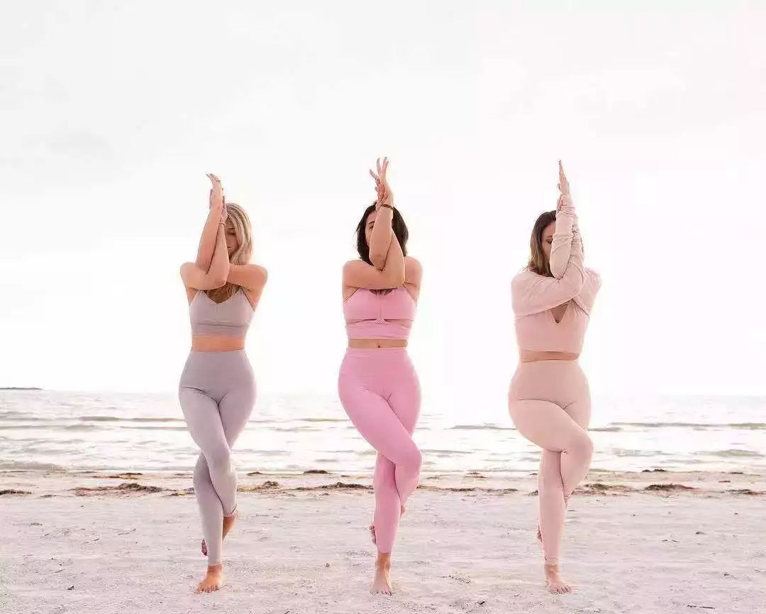 瑜伽前屈不会转动骨盆怎么办,瑜伽前屈时臀部疼是怎么回事