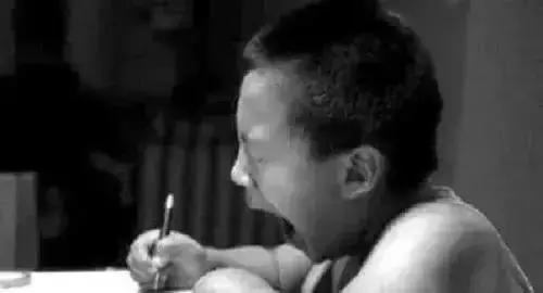 人越老越喜欢回忆过去,人一旦老了就特别爱回忆