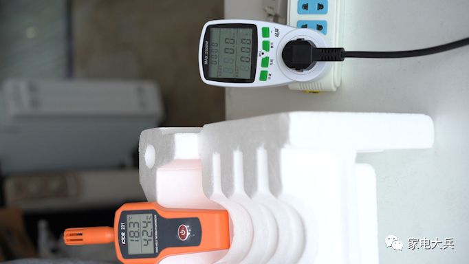 油汀跟踢脚线取暖器用电实测,小太阳取暖器实验