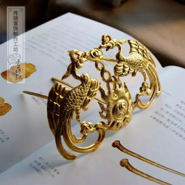 她用传承四千年的錾花技术，复原了红楼首饰