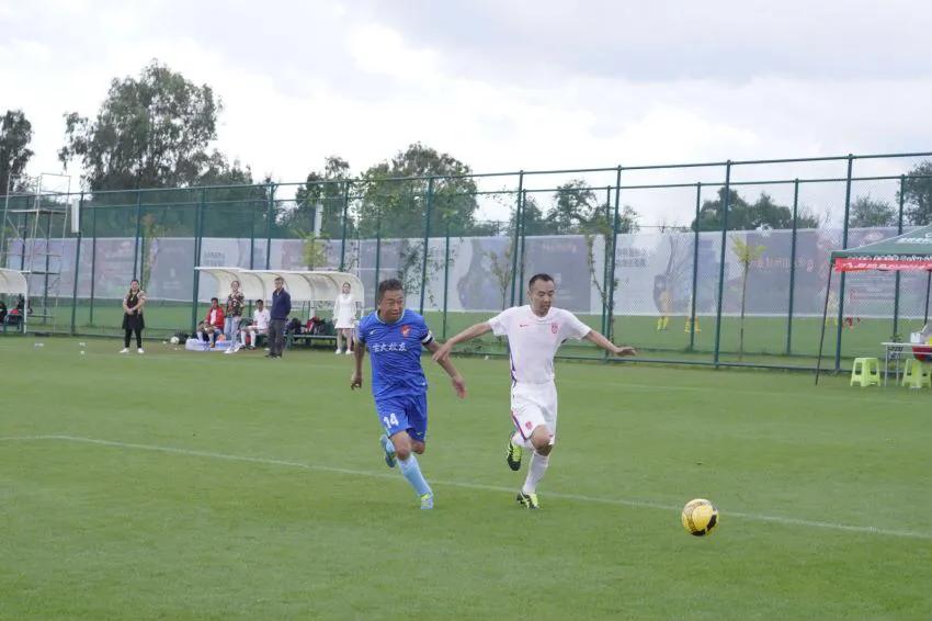 国庆期间草根足球彝州相约康体休闲“一举两得”