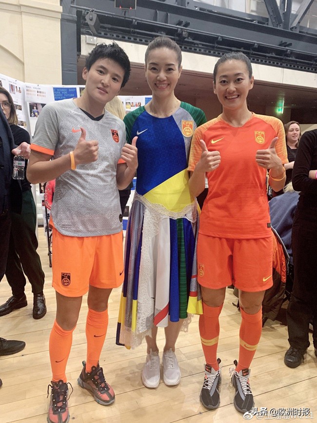 女足姑娘新look又美又飒,女足新look又美又飒