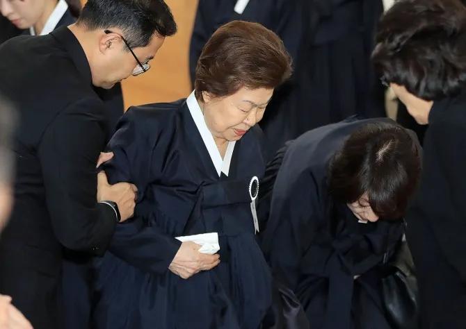 韩国财阀名人故事,韩国财阀的生活过得有多曲折