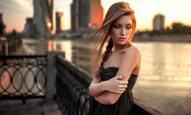 画家的“女人与野兽”私密人体艺术,是对人性荒唐变态行为的歧视