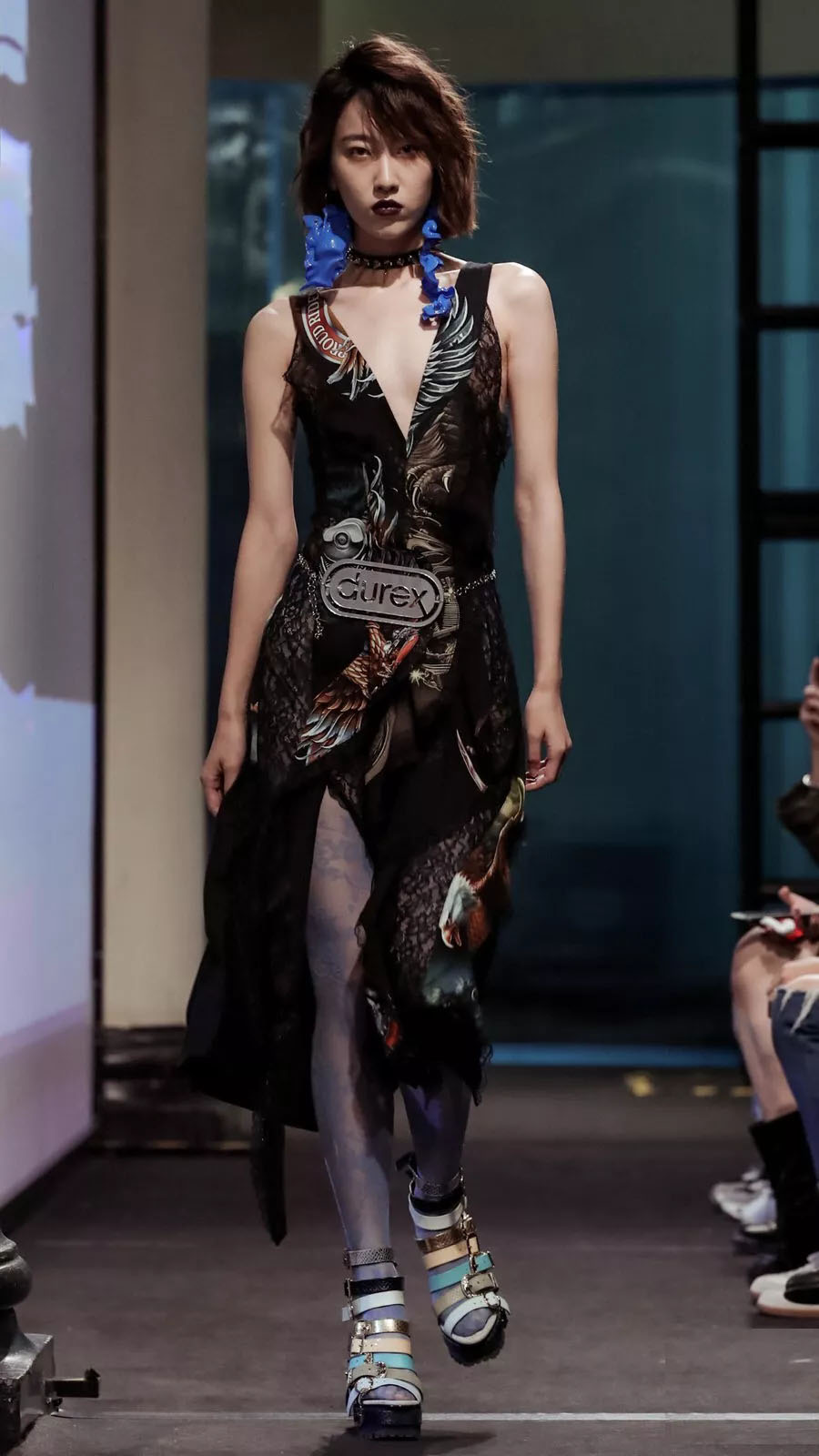 啥？这年头“杜蕾斯”都出时装了，这画风真的是让人一言难尽