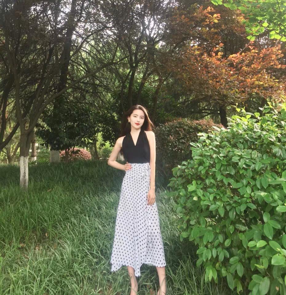 lisa踢腿跳舞视频白长靴,lisa穿搭日常风格秋冬